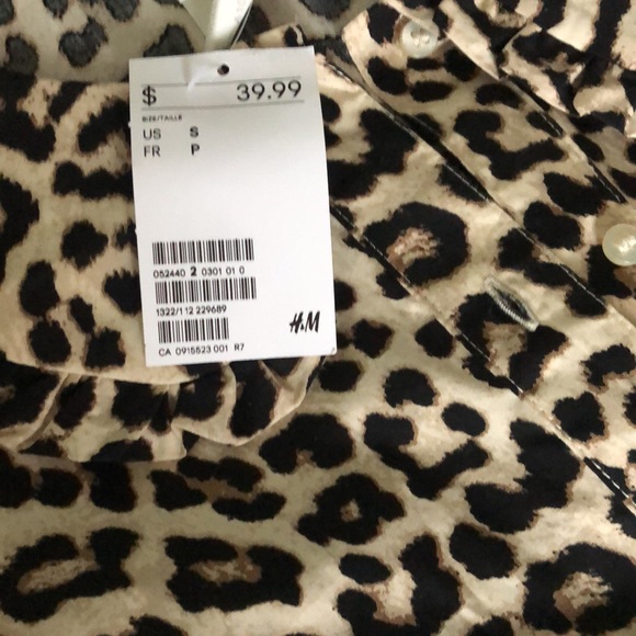 Size small H&M dress with puff sleeve and Peter Pan collar - Picture 3 of 4